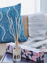 Load image into Gallery viewer, Vanilla Fleur Reed Diffuser
